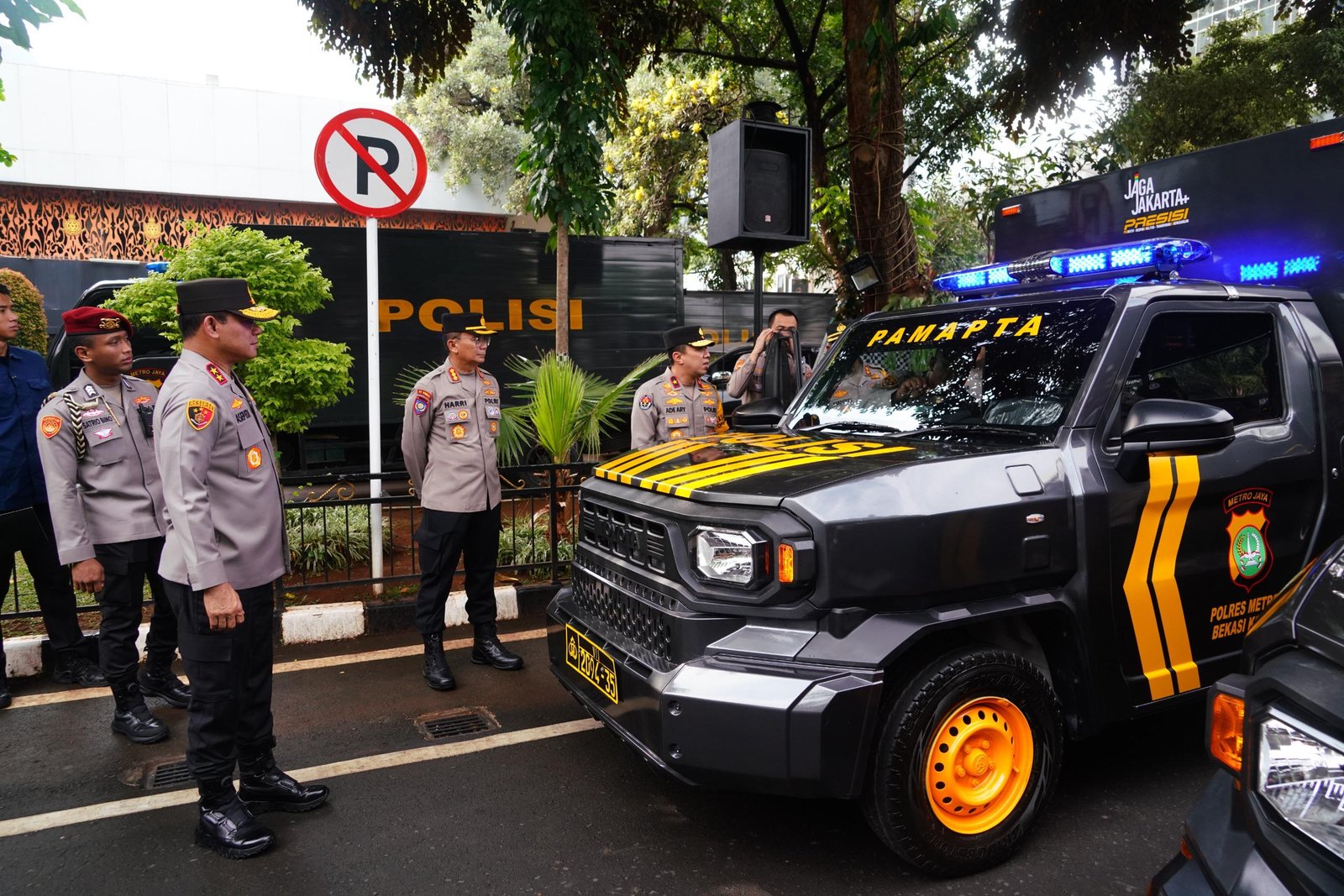 Penyerahan Simbolis Kendaraan Operasional Mobil Pamapta