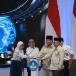 Prabowo Targetkan Pemasangan Satu Juta Panel Interaktif di Sekolah Pada 2026