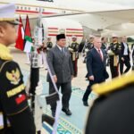 Prabowo Sambut Hangat Raja Yordania Abdullah II, Satu Mobil Bersama Menuju Istana Merdeka