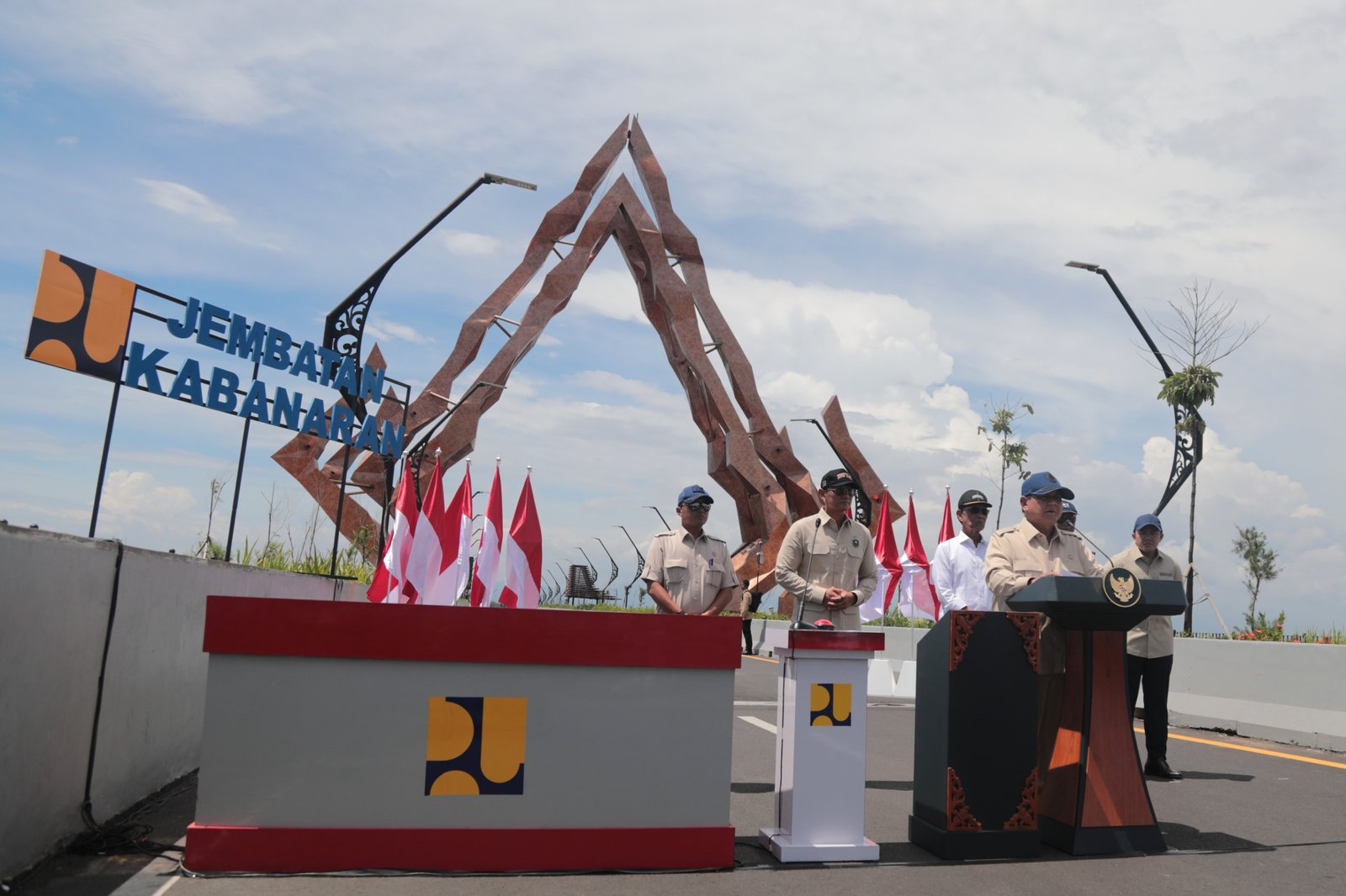 Prabowo Minta Anak Sekolah Tak Perlu Menyambut Rombongan Presiden: “Biarkan Mereka Belajar di Kelas”