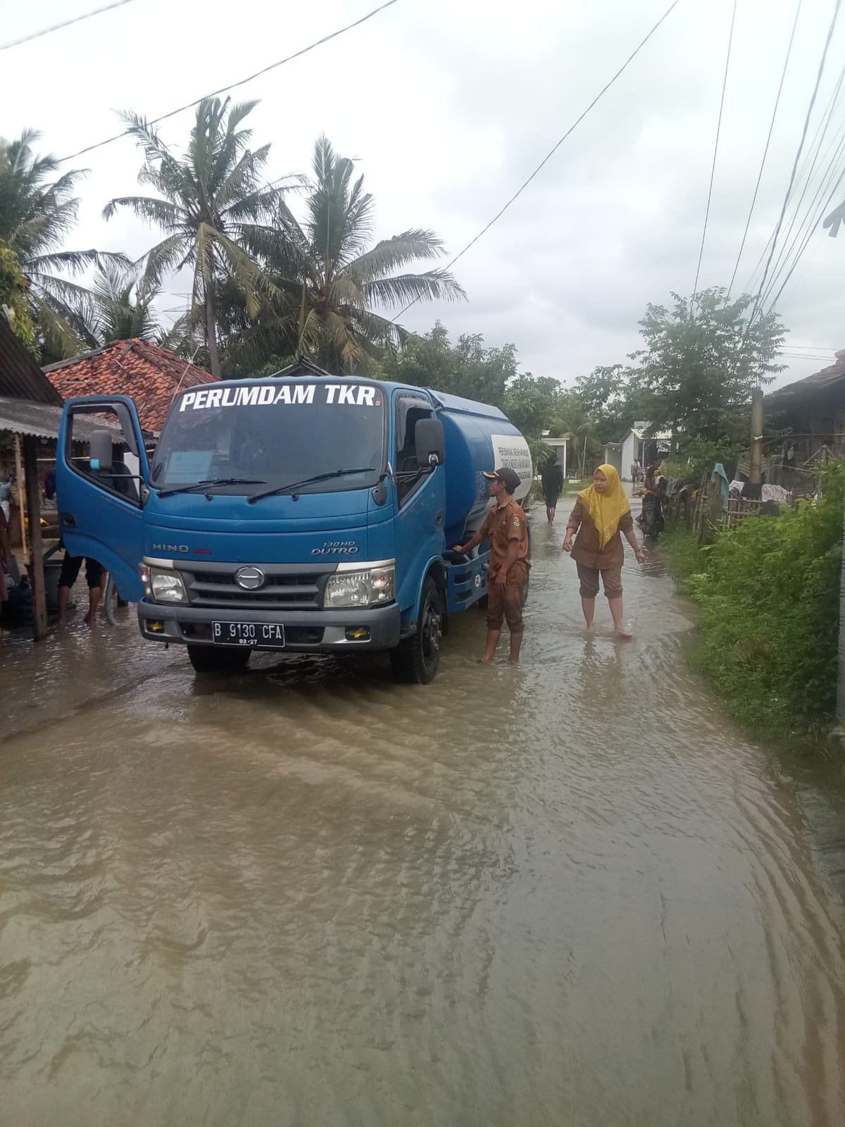 Bantu Warga Terdampak Banjir di Kabupaten Tangerang, PERUMDAM TKR Kirim Lebih dari 50 Ribu Liter Air Bersih