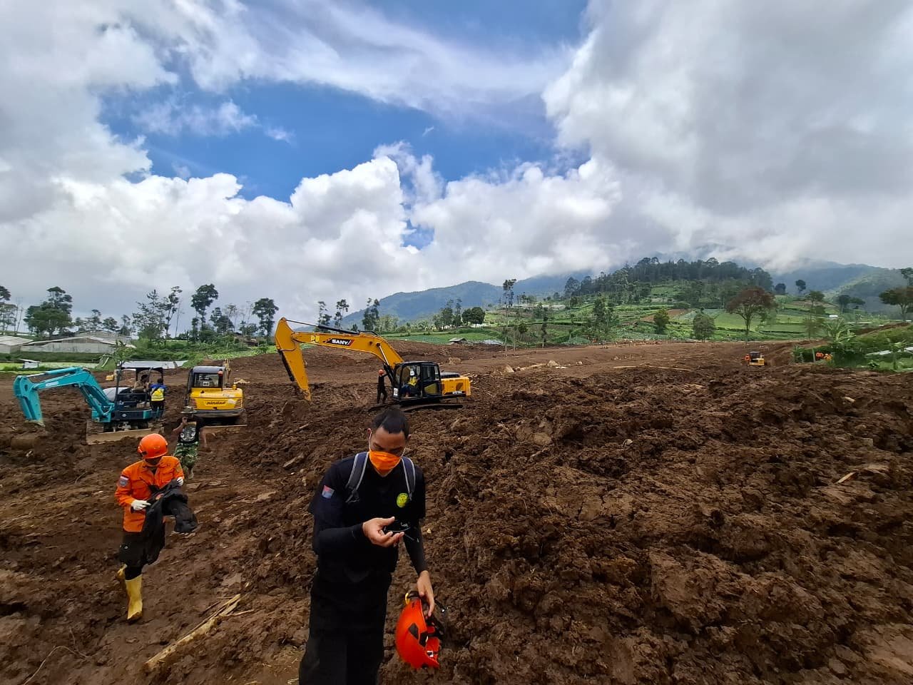 Tim SAR Gabungan Tetap Lanjutkan Pencarian Korban Longsor Cisarua Meski Status Pencarian Nol