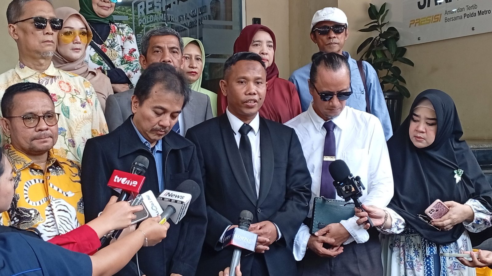 Roy Suryo Desak Jokowi Tunjukkan Ijazah Asli, Polemik Hampir Setahun Belum Usai