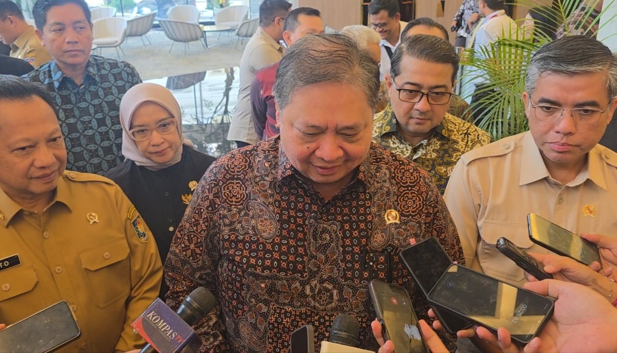Airlangga Umumkan Paket Stimulus Ekonomi Kuartal II 2026, WFH Dilanjutkan hingga Insentif Pajak untuk Penulis