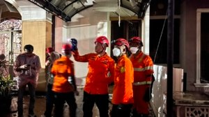 Basarnas Medan Kerahkan Personel dan Peralatan USAR Cari Dua Korban Tertimbun Bangunan Runtuh di Grand  Polonia Medan